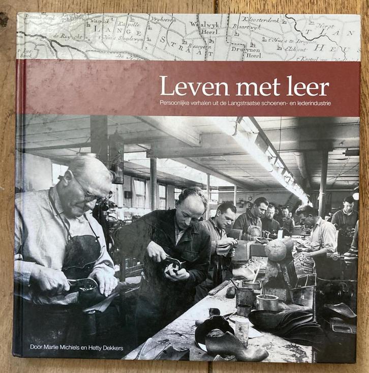 Leven met leer - Langstraat - Waalwijk, Boeken, Geschiedenis | Stad en Regio, Zo goed als nieuw, 20e eeuw of later, Ophalen of Verzenden