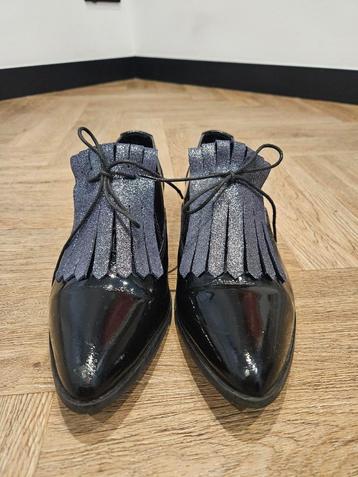 Zwarte dames lakleren veterschoenen Invito - maat 41 beschikbaar voor biedingen