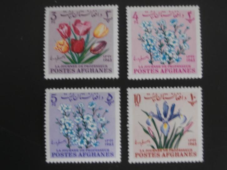 AFGHANISTAN 1963; set (4) BLOEMEN, Postzegels en Munten, Postzegels | Thematische zegels, Postfris, Dier of Natuur, Verzenden