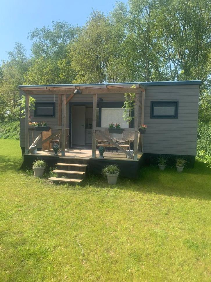 Luxe Tiny House met veranda incl. inboedel, Caravans en Kamperen, Stacaravans, Ophalen
