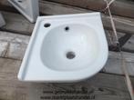 Een wastafel, een fontein en een hoekfontein (a43)1, Ophalen, Zo goed als nieuw, Steen, Wastafel