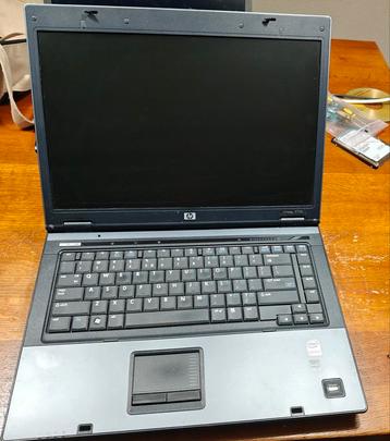 HP laptop met dockingstation en voeding beschikbaar voor biedingen