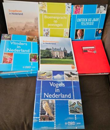 Lege postzegelmappen voor bijzondere verzamelingen beschikbaar voor biedingen