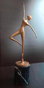 Bronzen beeld abstract vrouw op marmeren sokkel, Antiek en Kunst, Ophalen of Verzenden, Brons