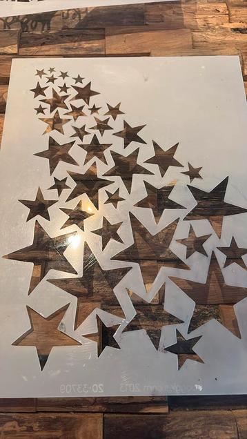 Groot Stencil Stars van Joggle beschikbaar voor biedingen