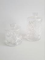 Set van 2 glazen vaasjes met vlinder en bloem tekening vaas, Antiek en Kunst, Ophalen of Verzenden