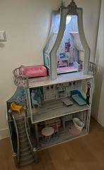 Barbiehuis Poppenhuis met Meubels en 2 barbies, Kinderen en Baby's, Speelgoed | Poppenhuizen, Ophalen, Gebruikt, Poppenhuis