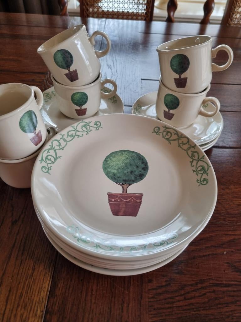 Serviesgoed: Studio Nova, Huis en Inrichting, Keuken | Servies, Ophalen of Verzenden, Zo goed als nieuw, Overige stijlen, Kop(pen) en/of Schotel(s)