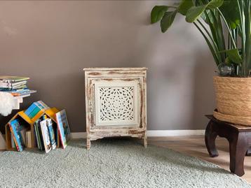 Leuk Boho kastje hout wit beschikbaar voor biedingen
