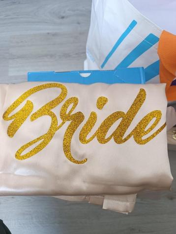 Nieuwe satijnen bride kimono roze beschikbaar voor biedingen