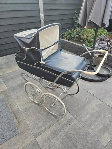 Vintage kinderwagen  beschikbaar voor biedingen