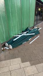 Gratis. Twee kapotte brand parasols, Ophalen, Gebruikt, Meer dan 4 meter, Stokparasol
