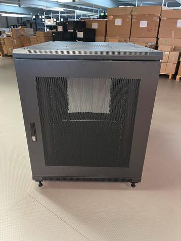 18U Serverkast met geperforeerde deuren op wielen (DS8018PP) beschikbaar voor biedingen