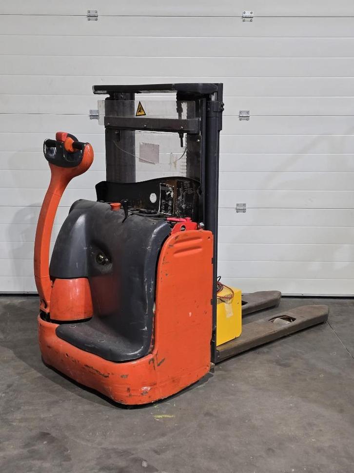 Goed werkende Linde L12 stapelaar, Zakelijke goederen, Machines en Bouw | Heftrucks en Intern transport, Stapelaar, Elektrisch