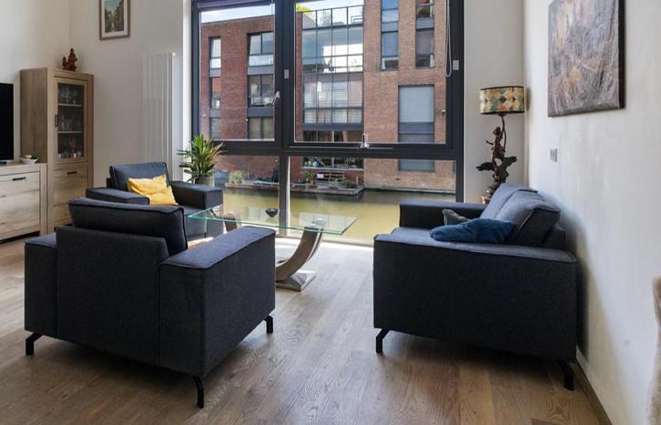 Mooie grijze bankstel - Zo goed als nieuw!, Huis en Inrichting, Banken | Bankstellen, Zo goed als nieuw, Rechte bank, Driepersoons