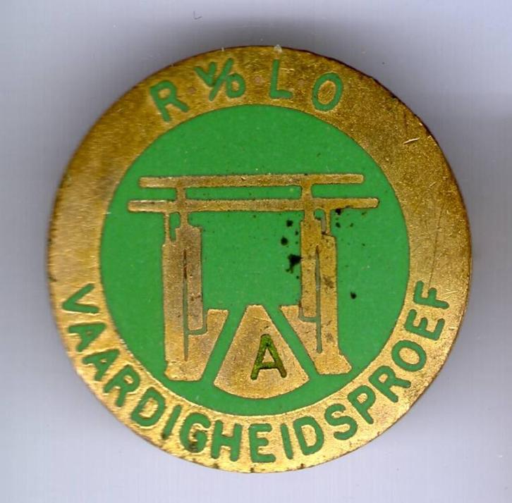 R. v.d L.O. Vaardigheidsproef A email/koper broche ( Y_193 ), Verzamelen, Speldjes, Pins en Buttons, Nieuw, Speldje of Pin, Sport