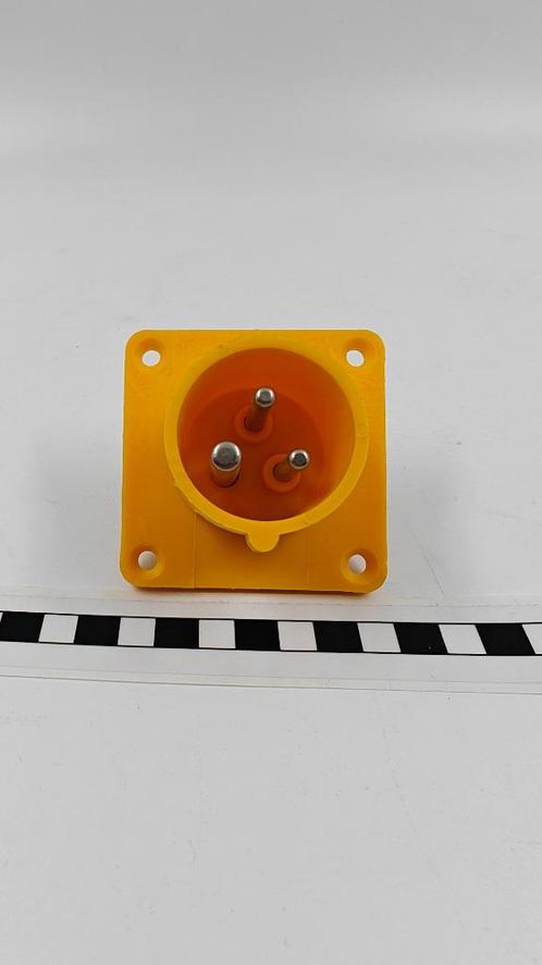 PCE 613-4V inbouw toestelcontactdoos recht 16A 3p 4h 70x70mm, Hobby en Vrije tijd, Elektronica-componenten, Nieuw, Ophalen of Verzenden