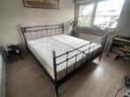 Elektrisch bed met stalen ombouw. 180x200 + IKEA matrassen, Ophalen, Zwart, Tweepersoons, 180 cm
