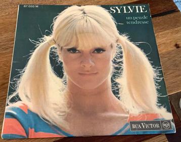 VINYL 7” SINGLE EP SYLVIE VARTAN UN PEU DE TENDRESSE ‘67 RCA beschikbaar voor biedingen