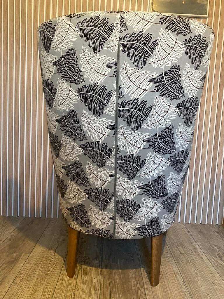 STOCKHOLM Hoge Rug Stoel - Grijs met Bladmotief, Huis en Inrichting, Fauteuils, Minder dan 75 cm, Ophalen of Verzenden, Zo goed als nieuw