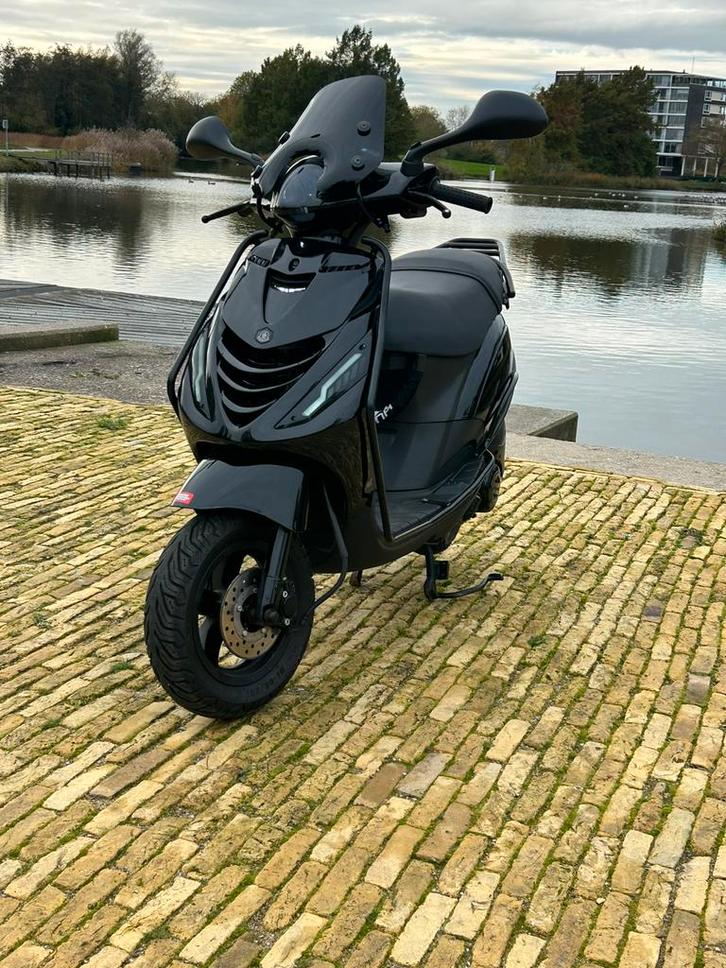piaggio zip 4t carb model, Fietsen en Brommers, Brommeronderdelen | Scooters, Ophalen of Verzenden