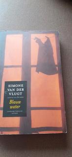 Simone van der Vlugt - Blauw water, Boeken, Thrillers, Ophalen of Verzenden, Zo goed als nieuw, Simone van der Vlugt