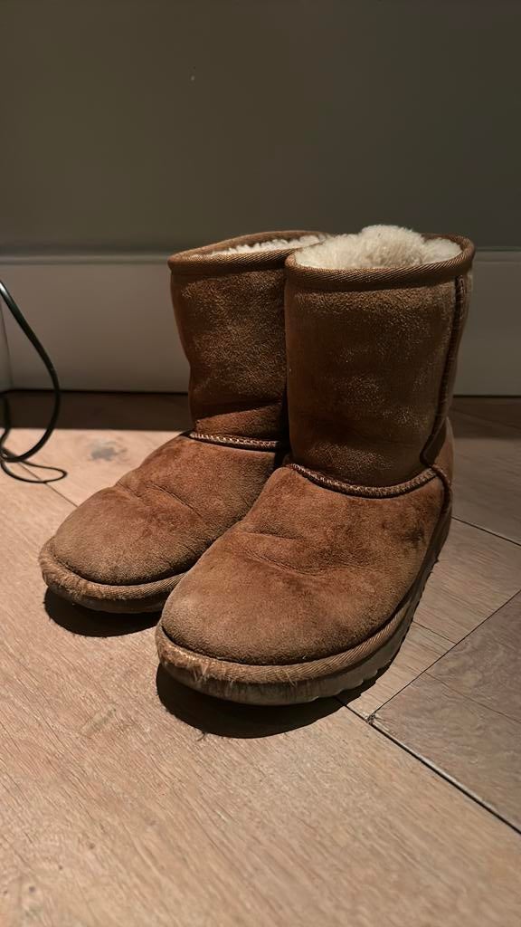 Kinder uggs maat 35, Ophalen of Verzenden, Zo goed als nieuw, Jongen of Meisje, Laarzen