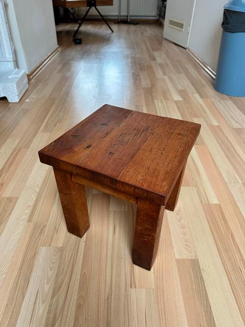 Houten Krukje - Robuust & Charmant, Huis en Inrichting, Krukjes, Zo goed als nieuw, Hout, Ophalen of Verzenden