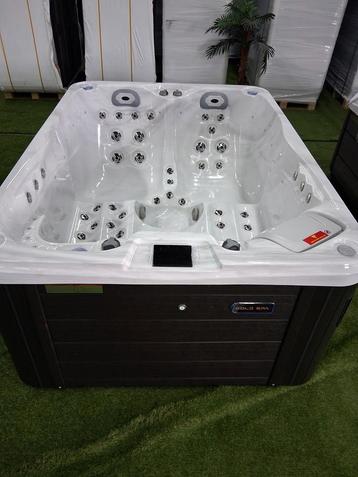 Balboa jacuzzi 2 ligplaatsen NIEUW uit voorraad leverbaar  beschikbaar voor biedingen