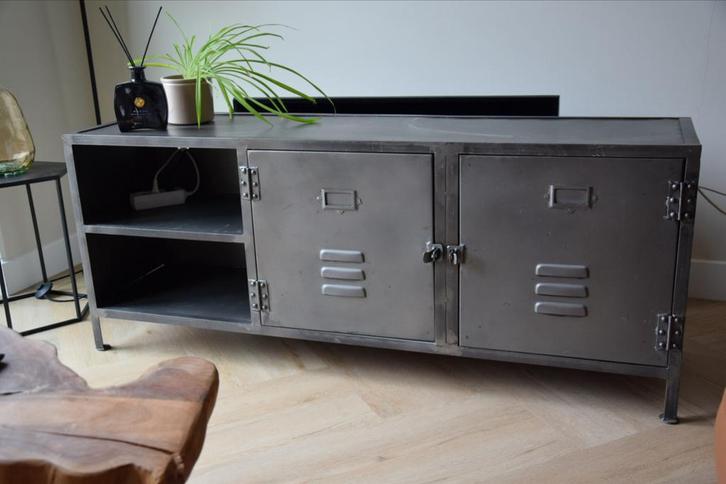 Industrieel TV-meubel - 150cm - Stalen Frame, Huis en Inrichting, Kasten | Televisiemeubels, Zo goed als nieuw, Minder dan 100 cm