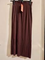 Lange rok (nieuw) onesize bruin, Kleding | Dames, Rokken, Ophalen of Verzenden, Nieuw, Bruin, Onder de knie