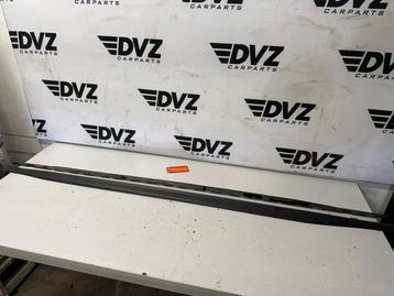 Zijskirt rechts van een Volkswagen Golf (LA7C) beschikbaar voor biedingen