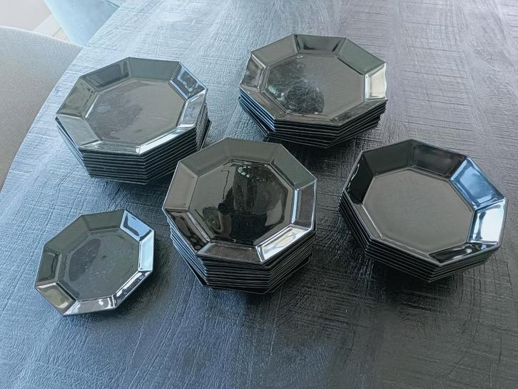 Zwart Arcoroc servies, Huis en Inrichting, Keuken | Servies, Gebruikt, Bord(en), Overige stijlen, Ophalen