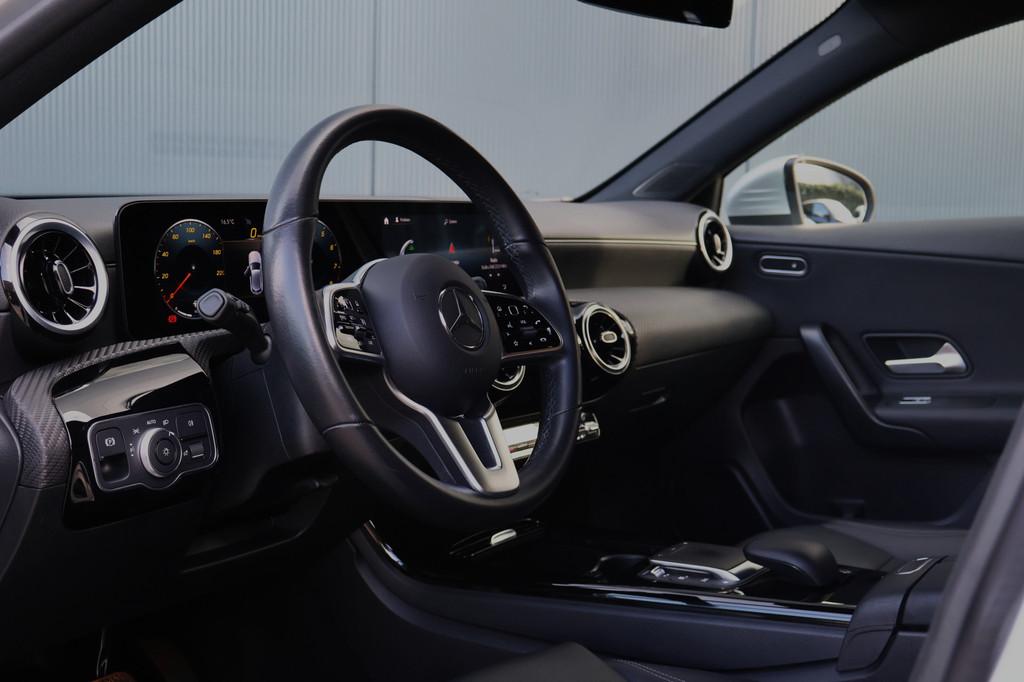 Mercedes-Benz A-Klasse 180 Business Solution AMG Automaat |, Auto's, Mercedes-Benz, 136 pk, Gebruikt, 4 cilinders, Met garantie (alle)
