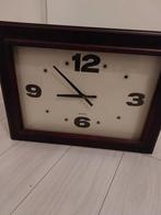 Mooie Wandklok met Houten Frame, Ophalen of Verzenden, Zo goed als nieuw, Analoog, Wandklok