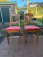 2 houten stoelen met rode dekjes GRATIS af te halen., Ophalen, Gebruikt, Rood