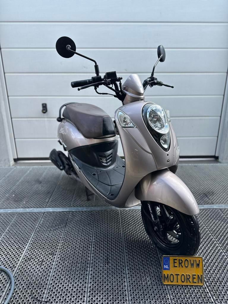 Sym Mio 100cc 4T (skr zip tph fly runner 125cc 180cc 172cc), Fietsen en Brommers, Scooters | SYM, Ophalen of Verzenden, Zo goed als nieuw