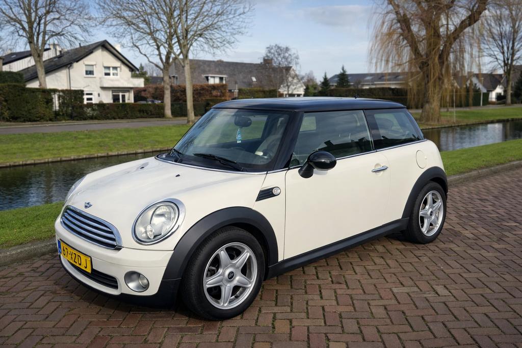 Mini 1.6 16V Cooper 2007 Wit - panoramadak, Auto's, Mini, Voorwielaandrijving, 750 kg, 4 cilinders, 4 stoelen