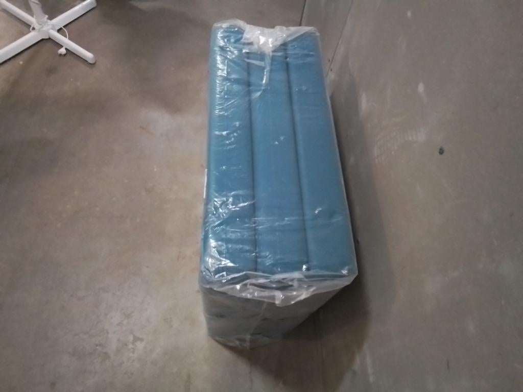 Blauw opvouwbaar matras, Ophalen