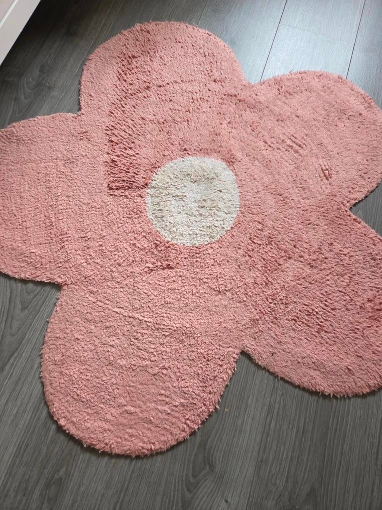 Roze bloem vloerkleed van Prénatal, Huis en Inrichting, Stoffering | Tapijten en Kleden, 50 tot 100 cm, Overige kleuren, Zo goed als nieuw