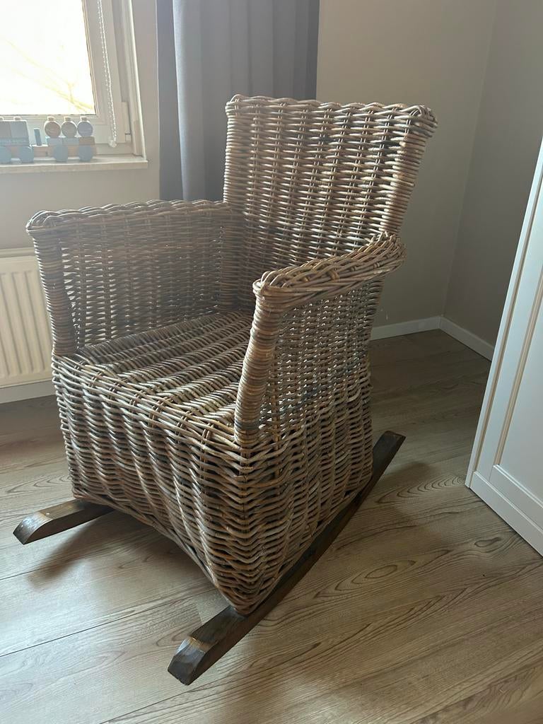 rieten schommelstoel, Ophalen, Bruin, Riet of Rotan, Zo goed als nieuw