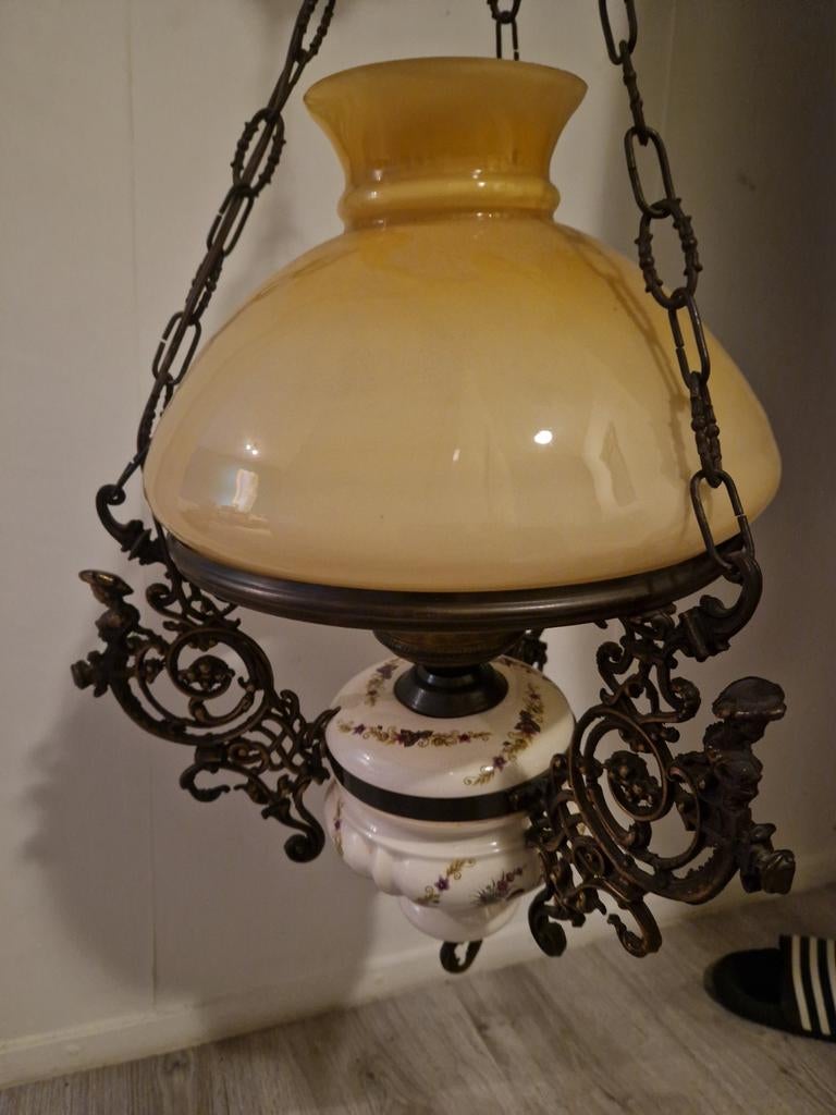 Antieke hanglamp met porseleinen en metalen details, Antiek en Kunst, Ophalen