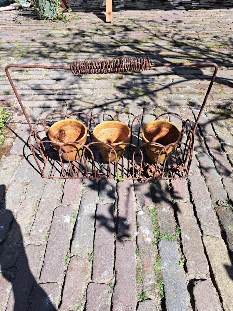 Oud flessenrek voor plantjes - Decoratief en uniek, Tuin en Terras, Gebruikt, Ophalen of Verzenden, Metaal, Balkon