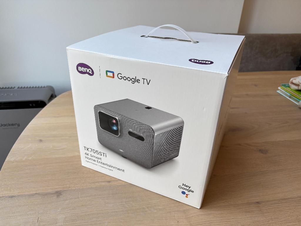 BenQ TK705STi Beamer / projector - 100% Nieuwstaat, Audio, Tv en Foto, Beamers, LED, Nieuw, Ultra HD (4K), BenQ
