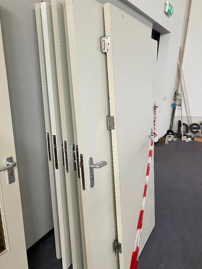 Massieve binnendeuren v.v. hang&sluitwerk, Ophalen, Gebruikt, 80 tot 100 cm, Binnendeur