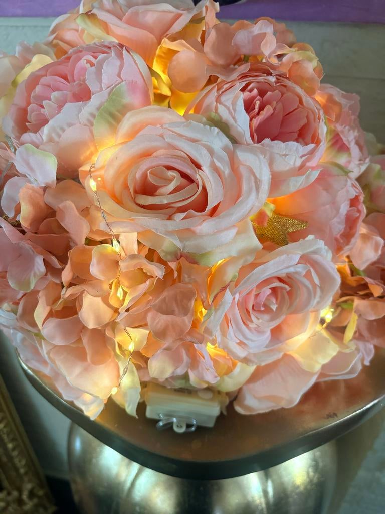 Grote gouden vaas met bloemen en sfeervolle lampjes, Huis en Inrichting, Woonaccessoires | Vazen, Ophalen, Overige materialen