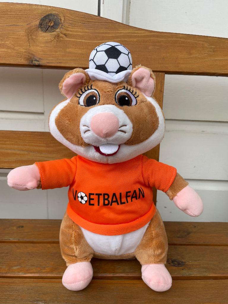 Voetbal knuffel oranje voetbalfan Albert hamster meisje, Ophalen of Verzenden, Zo goed als nieuw, Overige typen