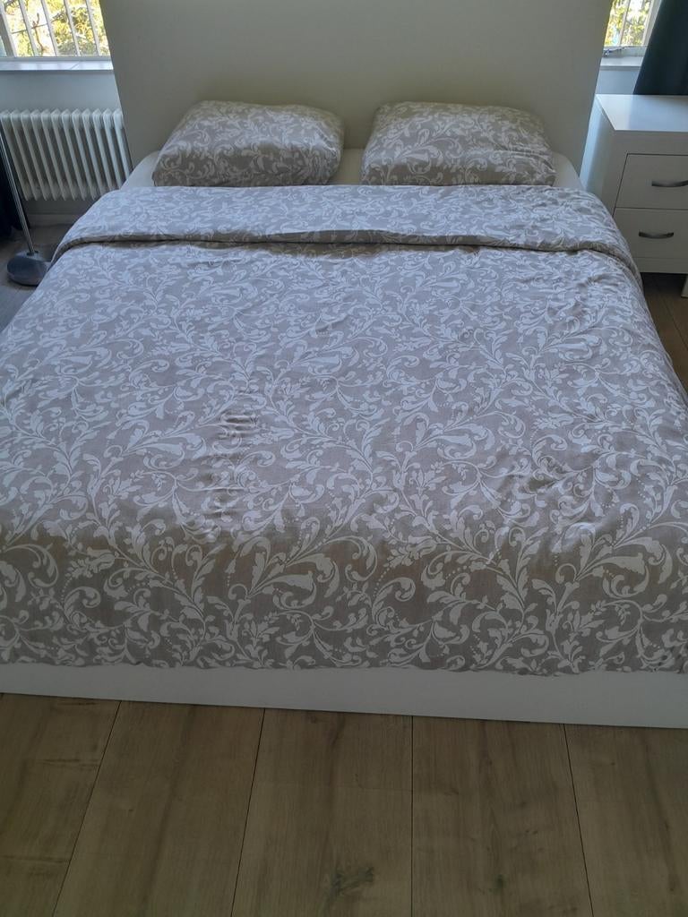 Ikea Malm bed met Hovag matras 158x196 + nachtkastje, Huis en Inrichting, Ophalen, Wit, Tweepersoons, Zo goed als nieuw