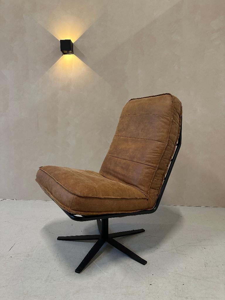 GRATIS BEZORGING - Fauteuil Odin met hocker - cognac, Huis en Inrichting, Fauteuils, Minder dan 75 cm, Nieuw, Ophalen of Verzenden