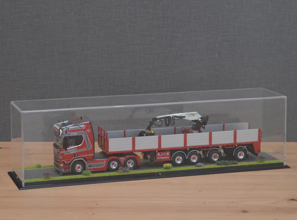 Dioramavitrine trekker+trailer, Asfalt (42x9x11cm), Ophalen of Verzenden, Nieuw, Bus of Vrachtwagen, Tekno